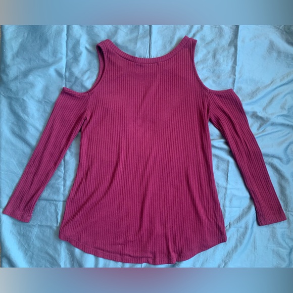 Cherish Women’s Long Sleeve Open Cut Out Shoulders Red Maroon Top - Size Medium - Picture 2 of 9